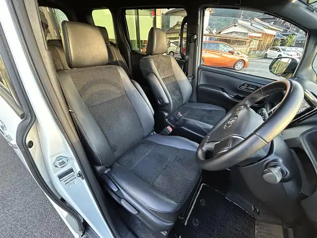 トヨタ ヴォクシー ZS 煌Ⅲ 愛媛県 2021(令3)年 3万km ホワイトパールクリスタルシャイン ALPINE7インチナビ/(TV/SD/Bluetooth /Apple CarPlay/AndroidAuto)/ビルトインETC/後席フリップダウンモニター/前方ドライブレコーダー/クルーズコントロール/バックカメラ/両側パワースライドドア/純正16インチAW/純正フロアマット/衝突被害軽減システム/レーンキープアシスト/コーナーセンサー/横滑り防止装置/盗難防止装置/LEDヘッドライト/フォグランプ