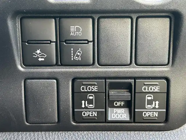 トヨタ ヴォクシー ZS 煌Ⅲ 愛媛県 2021(令3)年 3万km ホワイトパールクリスタルシャイン ALPINE7インチナビ/(TV/SD/Bluetooth /Apple CarPlay/AndroidAuto)/ビルトインETC/後席フリップダウンモニター/前方ドライブレコーダー/クルーズコントロール/バックカメラ/両側パワースライドドア/純正16インチAW/純正フロアマット/衝突被害軽減システム/レーンキープアシスト/コーナーセンサー/横滑り防止装置/盗難防止装置/LEDヘッドライト/フォグランプ