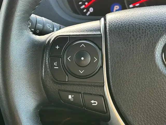 トヨタ ヴォクシー ZS 煌Ⅲ 愛媛県 2021(令3)年 3万km ホワイトパールクリスタルシャイン ALPINE7インチナビ/(TV/SD/Bluetooth /Apple CarPlay/AndroidAuto)/ビルトインETC/後席フリップダウンモニター/前方ドライブレコーダー/クルーズコントロール/バックカメラ/両側パワースライドドア/純正16インチAW/純正フロアマット/衝突被害軽減システム/レーンキープアシスト/コーナーセンサー/横滑り防止装置/盗難防止装置/LEDヘッドライト/フォグランプ