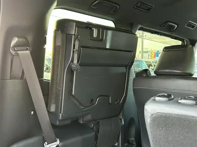 トヨタ ヴォクシー ZS 煌Ⅲ 愛媛県 2021(令3)年 3万km ホワイトパールクリスタルシャイン ALPINE7インチナビ/(TV/SD/Bluetooth /Apple CarPlay/AndroidAuto)/ビルトインETC/後席フリップダウンモニター/前方ドライブレコーダー/クルーズコントロール/バックカメラ/両側パワースライドドア/純正16インチAW/純正フロアマット/衝突被害軽減システム/レーンキープアシスト/コーナーセンサー/横滑り防止装置/盗難防止装置/LEDヘッドライト/フォグランプ