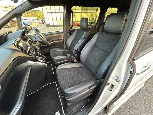 トヨタ ヴォクシー ZS 煌Ⅲ 愛媛県 2021(令3)年 3万km ホワイトパールクリスタルシャイン ALPINE7インチナビ/(TV/SD/Bluetooth /Apple CarPlay/AndroidAuto)/ビルトインETC/後席フリップダウンモニター/前方ドライブレコーダー/クルーズコントロール/バックカメラ/両側パワースライドドア/純正16インチAW/純正フロアマット/衝突被害軽減システム/レーンキープアシスト/コーナーセンサー/横滑り防止装置/盗難防止装置/LEDヘッドライト/フォグランプ