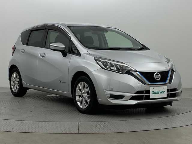 日産 ノート e－パワー X 新潟県 2018(平30)年 9.2万km ブリリアントシルバー エマージェンシーブレーキ/ワンオーナー/純正SDナビ/　　CD/DVD/AM/FM/フルセグ/BT/インテリジェンスクルーズ/オートライト/純正15インチアルミホイール付/ステアリングスイッチ/電動格納ミラー/フロアマット/ドアバイザー/スマートキー/ETC