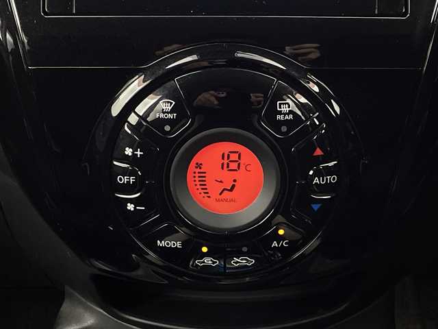 日産 ノート e－パワー X 新潟県 2018(平30)年 9.2万km ブリリアントシルバー エマージェンシーブレーキ/ワンオーナー/純正SDナビ/　　CD/DVD/AM/FM/フルセグ/BT/インテリジェンスクルーズ/オートライト/純正15インチアルミホイール付/ステアリングスイッチ/電動格納ミラー/フロアマット/ドアバイザー/スマートキー/ETC