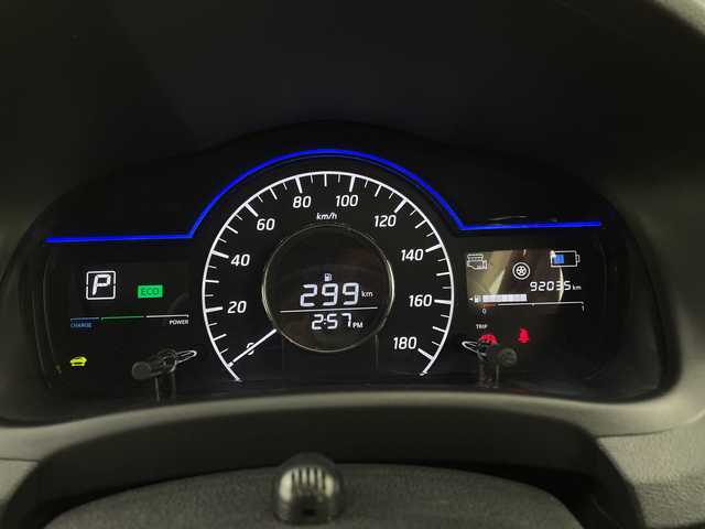 日産 ノート e－パワー X 新潟県 2018(平30)年 9.2万km ブリリアントシルバー エマージェンシーブレーキ/ワンオーナー/純正SDナビ/　　CD/DVD/AM/FM/フルセグ/BT/インテリジェンスクルーズ/オートライト/純正15インチアルミホイール付/ステアリングスイッチ/電動格納ミラー/フロアマット/ドアバイザー/スマートキー/ETC
