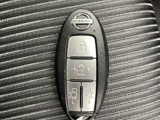 日産 セレナ ハイウェイスター V 千葉県 2022(令4)年 2.5万km ダイヤモンドブラック 純正SDナビ/フルセグTV/Bluetooth/CD/DVD/バックカメラ/社外フリップダウンモニター/前側ドライブレコーダー/ETC/両側パワースライドドア/プロパイロット/追従クルーズコントロール/レーンキープアシスト/衝突軽減ブレーキ/ステアリングリモコン/LEDヘッドライト