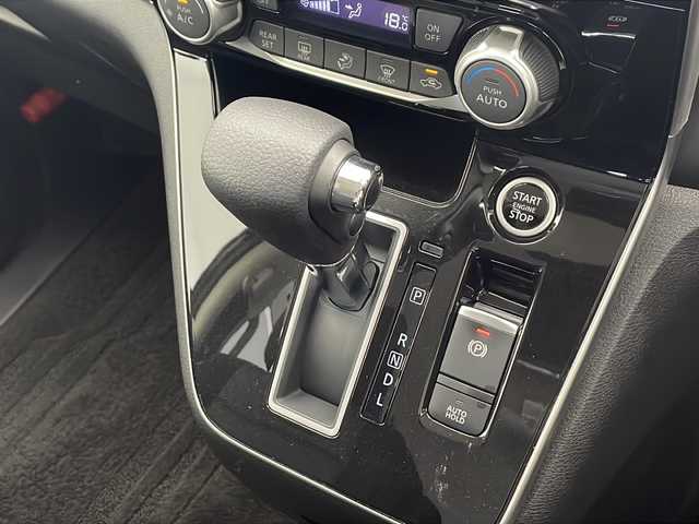 日産 セレナ ハイウェイスター V 千葉県 2022(令4)年 2.5万km ダイヤモンドブラック 純正SDナビ/フルセグTV/Bluetooth/CD/DVD/バックカメラ/社外フリップダウンモニター/前側ドライブレコーダー/ETC/両側パワースライドドア/プロパイロット/追従クルーズコントロール/レーンキープアシスト/衝突軽減ブレーキ/ステアリングリモコン/LEDヘッドライト