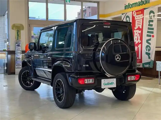 スズキ ジムニー シエラ JC 東京都 2021(令3)年 3万km ブルーイッシュブラックパール3 little G.STANDARD コンプリートキット/　フロントグリル/　フロントバンパー/　オーバーフェンダー＆アルミステップ/　サイドモール/　スペアタイヤカバー/　G15エンブレム/　little Gホイール/純正SDナビ/　フルセグTV　BT　DVD/CD/クルーズコントロール/シートカバー（黒）/革巻きステアリングホイール/LEDヘッドランプ/　オートライト/　ヘッドランプウォッシャー/電動格納ドアミラー/　ヒーター付き/プッシュスタート/保証書＆取扱説明書/エンブレムはベンツマークに架装されています。