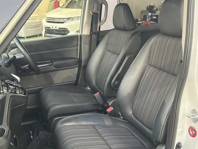 ホンダ フリード＋ ハイブリット G ホンダセンシング 京都府 2016(平28)年 5万km ホワイトオーキッドパール 純正ナビ〔VXM-175VFNi〕/　・フルセグＴＶ/　・CD/DVD再生/　・Bluetooth接続/　・SDミュージックサーバー/　・USB/　・AM/FMラジオ/バックカメラ/ETC/ドライブレコーダー/両側パワースライドドア/ハーフレザーシート/シートヒーター/純正15インチアルミ/LEDヘッドライト/プッシュスタート/スマートキー/保証書/整備記録簿/取扱説明書