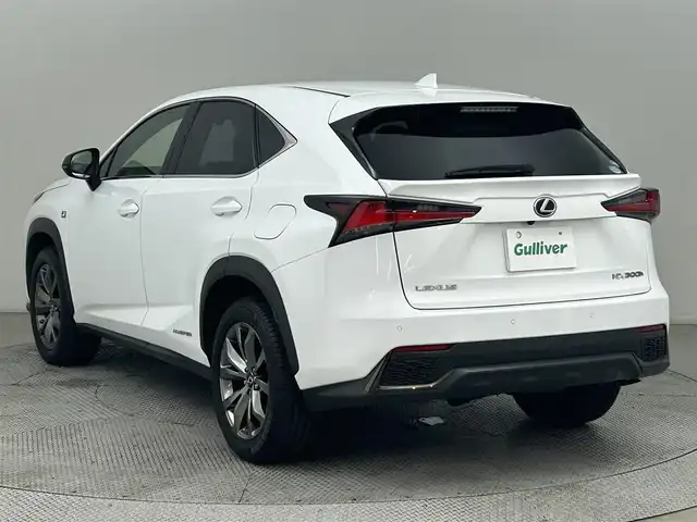 レクサス ＮＸ 300h Fスポーツ 道央・札幌 2019(令1)年 5.6万km ホワイトノーヴァガラスフレーク ・４WD/・純正メモリーナビゲーション/　CD/DVD/SD/BT/フルセグ/USB/AUX/Miracast/・サンルーフ/・純正ビルトインETC２．０/・純正前方録画ドライブレコーダー（DRT-H68A）/・バックカメラ/・レーダークルーズコントロール/・パワーバックドア/・運転席メモリーシート/・前席パワーシート/・純正フロアマット/・レザーシート/・シートヒーター/・エアシート/・ステアリングヒーター/・プリクラッシュセーフティ/・パーキングサポートアラート/・ロードサインアシスト/・先行車発進告知/・前後コーナーセンサー/・レーントレーシングアシスト/・横滑り防止装置/・オートブレーキホールド/・MTモード付AT/・オートライト/・オートマチックハイビーム/・LEDヘッドライト/・LEDフロントフォグランプ/・プッシュスタート/・スマートキー/・純正AW18インチ/・ナイトビジョン/・パドルシフト/・電動格納ウィンカーミラー