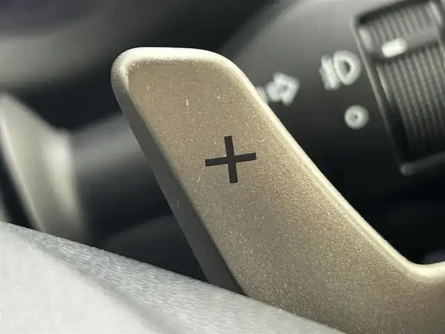 レクサス ＮＸ 300h Fスポーツ 道央・札幌 2019(令1)年 5.6万km ホワイトノーヴァガラスフレーク ・４WD/・純正メモリーナビゲーション/　CD/DVD/SD/BT/フルセグ/USB/AUX/Miracast/・サンルーフ/・純正ビルトインETC２．０/・純正前方録画ドライブレコーダー（DRT-H68A）/・バックカメラ/・レーダークルーズコントロール/・パワーバックドア/・運転席メモリーシート/・前席パワーシート/・純正フロアマット/・レザーシート/・シートヒーター/・エアシート/・ステアリングヒーター/・プリクラッシュセーフティ/・パーキングサポートアラート/・ロードサインアシスト/・先行車発進告知/・前後コーナーセンサー/・レーントレーシングアシスト/・横滑り防止装置/・オートブレーキホールド/・MTモード付AT/・オートライト/・オートマチックハイビーム/・LEDヘッドライト/・LEDフロントフォグランプ/・プッシュスタート/・スマートキー/・純正AW18インチ/・ナイトビジョン/・パドルシフト/・電動格納ウィンカーミラー