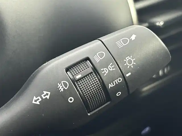 レクサス ＮＸ 300h Fスポーツ 道央・札幌 2019(令1)年 5.6万km ホワイトノーヴァガラスフレーク ・４WD/・純正メモリーナビゲーション/　CD/DVD/SD/BT/フルセグ/USB/AUX/Miracast/・サンルーフ/・純正ビルトインETC２．０/・純正前方録画ドライブレコーダー（DRT-H68A）/・バックカメラ/・レーダークルーズコントロール/・パワーバックドア/・運転席メモリーシート/・前席パワーシート/・純正フロアマット/・レザーシート/・シートヒーター/・エアシート/・ステアリングヒーター/・プリクラッシュセーフティ/・パーキングサポートアラート/・ロードサインアシスト/・先行車発進告知/・前後コーナーセンサー/・レーントレーシングアシスト/・横滑り防止装置/・オートブレーキホールド/・MTモード付AT/・オートライト/・オートマチックハイビーム/・LEDヘッドライト/・LEDフロントフォグランプ/・プッシュスタート/・スマートキー/・純正AW18インチ/・ナイトビジョン/・パドルシフト/・電動格納ウィンカーミラー