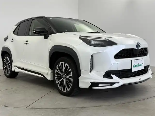 トヨタ ヤリスクロス ハイブリッド Z 愛知県 2021(令3)年 5万km ブラックマイカ/ホワイトパールクリスタルシャイン 2トーン モデリスタエアロ（F/S/R）/・フロントエアロLEDライト付き/パノラミックビューモニター/純正ディスプレイオーディオ/・ナビ機能付き/フルセグTV/Bluetooth/Carplay/USB/トヨタセーフティセンス/・プリクラッシュセーフティ/・レーントレーシングアシスト/・ブラインドスポットモニター/・パーキングソナー/・パーキングサポートブレーキ/・リアクロストラフィックアラート/・ロードサインアシスト/アダプティブレーダークルーズコントロール/オートマチックハイビーム/前後ドライブレコーダー（ZDR016）/純正ビルドインETC/AC100V（トランク内）/運転席パワーシート/ハーフレザーシート/運転席＋助手席パワーシート/純正フロアマット/18インチ純正アルミホイール/社外ツィータースピーカー/ドアモール