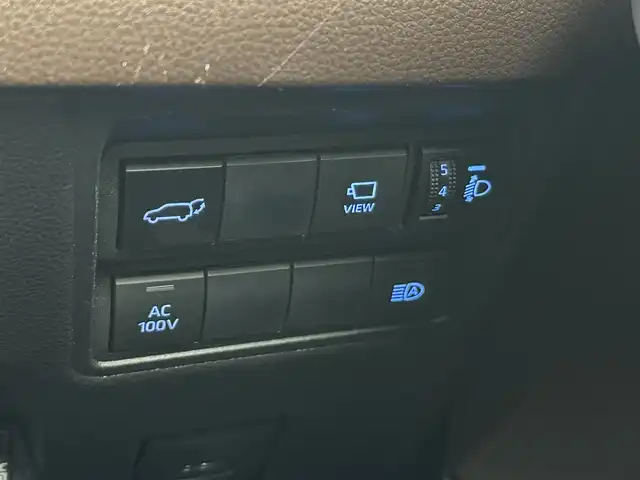 トヨタ ヤリスクロス ハイブリッド Z 愛知県 2021(令3)年 5万km ブラックマイカ/ホワイトパールクリスタルシャイン 2トーン モデリスタエアロ（F/S/R）/・フロントエアロLEDライト付き/パノラミックビューモニター/純正ディスプレイオーディオ/・ナビ機能付き/フルセグTV/Bluetooth/Carplay/USB/トヨタセーフティセンス/・プリクラッシュセーフティ/・レーントレーシングアシスト/・ブラインドスポットモニター/・パーキングソナー/・パーキングサポートブレーキ/・リアクロストラフィックアラート/・ロードサインアシスト/アダプティブレーダークルーズコントロール/オートマチックハイビーム/前後ドライブレコーダー（ZDR016）/純正ビルドインETC/AC100V（トランク内）/運転席パワーシート/ハーフレザーシート/運転席＋助手席パワーシート/純正フロアマット/18インチ純正アルミホイール/社外ツィータースピーカー/ドアモール