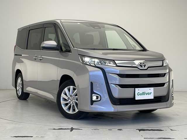 トヨタ ノア Z 沖縄県 2023(令5)年 4.3万km メタルストリームM 純正ナビ　/　(フルセグTV Bluetooth DVD CD FM/AM)/バックカメラ　/トヨタセーフティセンス　/両側パワースライドドア　/前後ドライブレコーダー　/レーダークルーズコントロール　/シートヒーター　/プッシュスタート　/ＥＴＣ/LEDヘッドライト/レーンキープアシスト/オートマチックハイビーム
