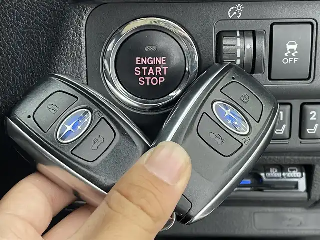 スバル レヴォーグ 1．6GT－S アイサイト 群馬県 2015(平27)年 6.4万km スティールブルーグレーM 本革シート/（運転席シートポジションメモリー機能/フロントシートヒーター）/サテンメッキドアミラー/－－－－－－－/純正7インチメモリナビ/（BT/フルセグTV/CD/DVD/HDMI/ipod/memory　music/AM/FM）/－－－－－－－－－－－－/純正ナビ　バックカメラ　黒本革シート　シートヒーター／ポジションメモリー機能付き　ＢＩＬＳＴＥＩＮ製ダンパー　サテンメッキドアミラー　アイサイトＶｅｒ３　４ＷＤ　スマートキー　ＬＥＤライナー　禁煙車