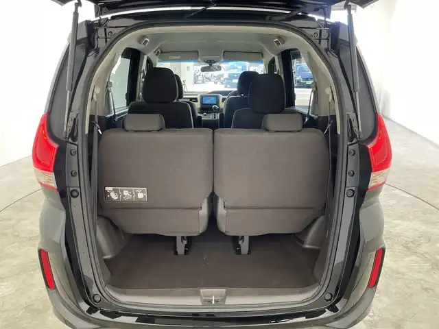 ホンダ フリード G 三重県 2019(平31)年 5.5万km プレミアムスパークルブラックパール /禁煙車　//片側パワースライドドア　//純正ナビ　//ＥＴＣ　//バックカメラ　//ステアリングリモコン　//ＣＤ／ＤＶＤ／ＢＴ／ＭＳＶ　//スマートキー　//電動格納ミラー　//フルセグＴＶ