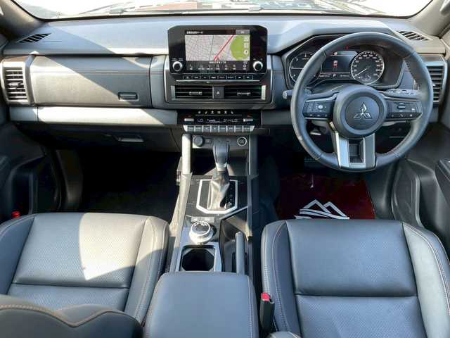 三菱 トライトン GSR 宮崎県 2024(令6)年 0.9万km グラファイトグレーメタリック/ブラックマイカ 純正メーカーナビ　/フルセグTV　/全方位カメラ　/AppleCarPlay　/AndroidAuto　/レーダークルコン　/レザーシート　/ETC　/ハンドルヒーター　/シートヒーター　/衝突被害軽減ブレーキ　/レーンキープ　/横滑り防止　/LED