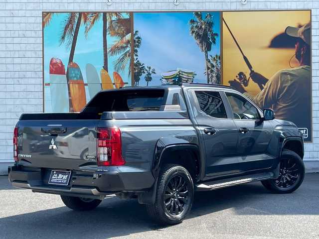 三菱 トライトン GSR 宮崎県 2024(令6)年 0.9万km グラファイトグレーメタリック/ブラックマイカ 純正メーカーナビ　/フルセグTV　/全方位カメラ　/AppleCarPlay　/AndroidAuto　/レーダークルコン　/レザーシート　/ETC　/ハンドルヒーター　/シートヒーター　/衝突被害軽減ブレーキ　/レーンキープ　/横滑り防止　/LED