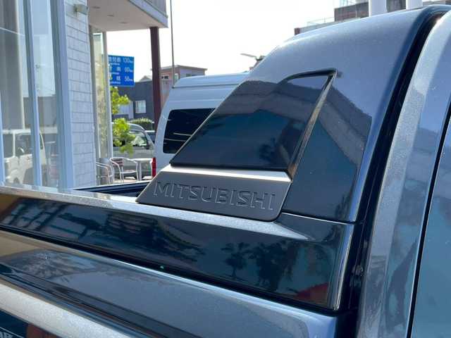 三菱 トライトン GSR 宮崎県 2024(令6)年 0.9万km グラファイトグレーメタリック/ブラックマイカ 純正メーカーナビ　/フルセグTV　/全方位カメラ　/AppleCarPlay　/AndroidAuto　/レーダークルコン　/レザーシート　/ETC　/ハンドルヒーター　/シートヒーター　/衝突被害軽減ブレーキ　/レーンキープ　/横滑り防止　/LED