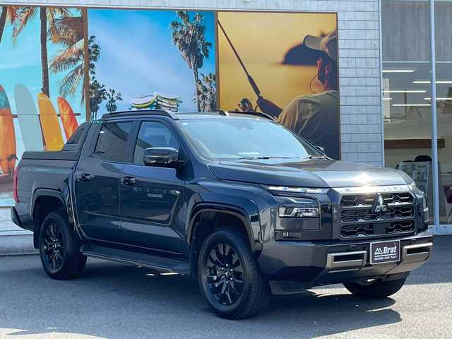 三菱 トライトン GSR 宮崎県 2024(令6)年 0.9万km グラファイトグレーメタリック/ブラックマイカ 純正メーカーナビ　/フルセグTV　/全方位カメラ　/AppleCarPlay　/AndroidAuto　/レーダークルコン　/レザーシート　/ETC　/ハンドルヒーター　/シートヒーター　/衝突被害軽減ブレーキ　/レーンキープ　/横滑り防止　/LED