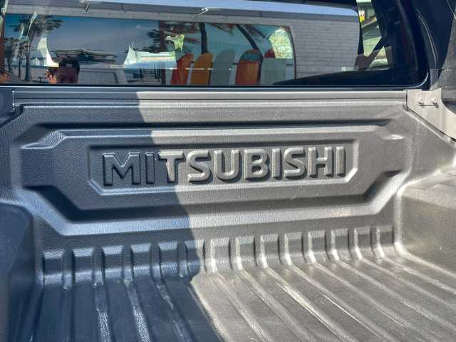 三菱 トライトン GSR 宮崎県 2024(令6)年 0.9万km グラファイトグレーメタリック/ブラックマイカ 純正メーカーナビ　/フルセグTV　/全方位カメラ　/AppleCarPlay　/AndroidAuto　/レーダークルコン　/レザーシート　/ETC　/ハンドルヒーター　/シートヒーター　/衝突被害軽減ブレーキ　/レーンキープ　/横滑り防止　/LED