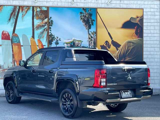 三菱 トライトン GSR 宮崎県 2024(令6)年 0.9万km グラファイトグレーメタリック/ブラックマイカ 純正メーカーナビ　/フルセグTV　/全方位カメラ　/AppleCarPlay　/AndroidAuto　/レーダークルコン　/レザーシート　/ETC　/ハンドルヒーター　/シートヒーター　/衝突被害軽減ブレーキ　/レーンキープ　/横滑り防止　/LED