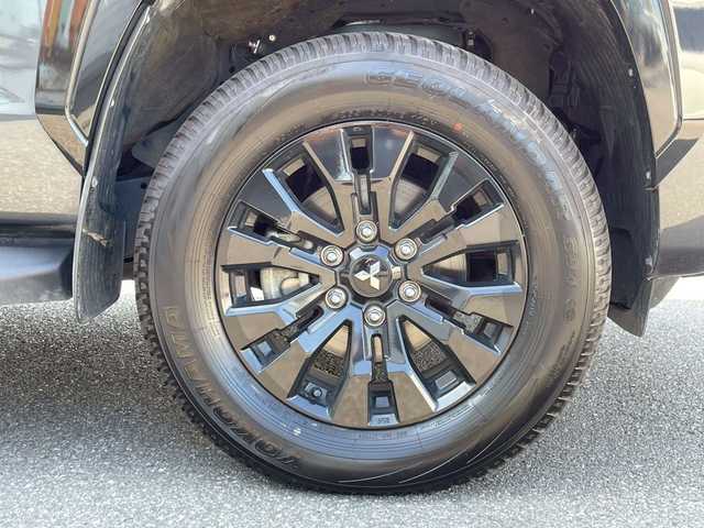 三菱 トライトン GSR 宮崎県 2024(令6)年 0.9万km グラファイトグレーメタリック/ブラックマイカ 純正メーカーナビ　/フルセグTV　/全方位カメラ　/AppleCarPlay　/AndroidAuto　/レーダークルコン　/レザーシート　/ETC　/ハンドルヒーター　/シートヒーター　/衝突被害軽減ブレーキ　/レーンキープ　/横滑り防止　/LED