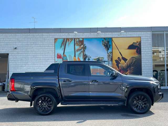 三菱 トライトン GSR 宮崎県 2024(令6)年 0.9万km グラファイトグレーメタリック/ブラックマイカ 純正メーカーナビ　/フルセグTV　/全方位カメラ　/AppleCarPlay　/AndroidAuto　/レーダークルコン　/レザーシート　/ETC　/ハンドルヒーター　/シートヒーター　/衝突被害軽減ブレーキ　/レーンキープ　/横滑り防止　/LED