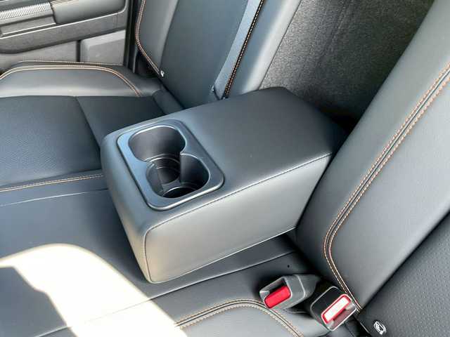 三菱 トライトン GSR 宮崎県 2024(令6)年 0.9万km グラファイトグレーメタリック/ブラックマイカ 純正メーカーナビ　/フルセグTV　/全方位カメラ　/AppleCarPlay　/AndroidAuto　/レーダークルコン　/レザーシート　/ETC　/ハンドルヒーター　/シートヒーター　/衝突被害軽減ブレーキ　/レーンキープ　/横滑り防止　/LED