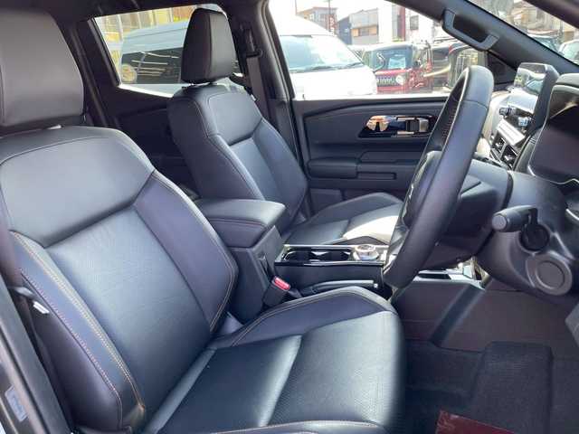 三菱 トライトン GSR 宮崎県 2024(令6)年 0.9万km グラファイトグレーメタリック/ブラックマイカ 純正メーカーナビ　/フルセグTV　/全方位カメラ　/AppleCarPlay　/AndroidAuto　/レーダークルコン　/レザーシート　/ETC　/ハンドルヒーター　/シートヒーター　/衝突被害軽減ブレーキ　/レーンキープ　/横滑り防止　/LED