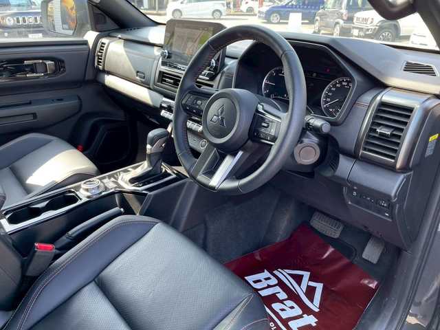 三菱 トライトン GSR 宮崎県 2024(令6)年 0.9万km グラファイトグレーメタリック/ブラックマイカ 純正メーカーナビ　/フルセグTV　/全方位カメラ　/AppleCarPlay　/AndroidAuto　/レーダークルコン　/レザーシート　/ETC　/ハンドルヒーター　/シートヒーター　/衝突被害軽減ブレーキ　/レーンキープ　/横滑り防止　/LED