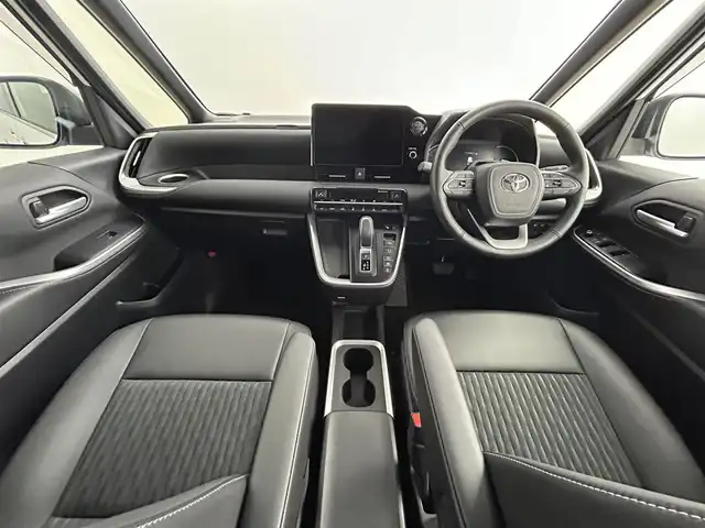 トヨタ ノア ハイブリッド S－Z 道央・札幌 2024(令6)年 2.7万km ホワイトパールクリスタルシャイン ・４WD/・寒冷地仕様/・10.5インチHDディスプレイ通信型ナビ/　CD/DVD/BT/USB/Miracast/フルセグTV/・ステアリングスイッチ/・パノラミックビューモニター/・ナビ連動ビルトインETC2.0/・ルームミラー型ドライブレコーダー前後/・トヨタセーフティセンス/　LDA/BSM/PCS/PDA/RCTA/RCD/　PKSB/SEA/RSA/LCA/FCTA/　クリアランスソナー/アドバンスドドライブ/　発進遅れ告知/後退速度抑制/ドライバーモニタ/・レーダークルーズコントロール/・アドバンスドパーク/・横滑り防止装置/・ブレーキホールド/・DriveMODE / EvMODE/・ハンズフリーデュアルパワースライドドア/・パワーバックドア/・オートマチックハイビーム/・オートライト/・LEDヘッドライト＆フォグ/・ドアミラーウィンカー/・オートリトラクタブルミラー/・D+N席シートヒーター/・nanoe-X付AAC(WAC)/・AC100V/・純正ドアバイザー/・純正フロアマット/・シートバックテーブル/・純正１６インチAW/・プッシュスタート/・スマートキー/・取扱説明書/・保証書