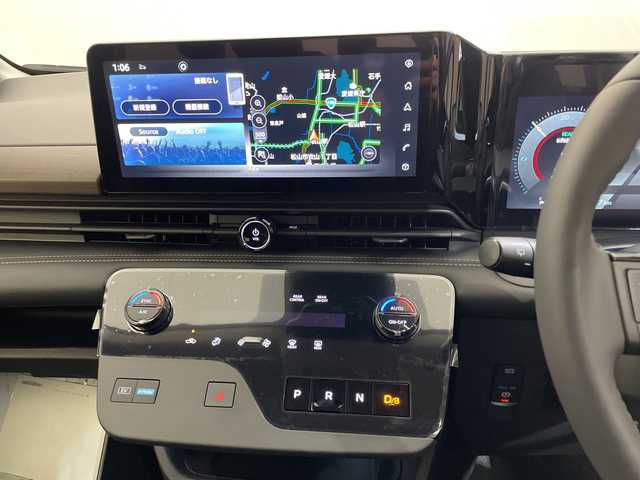 日産 セレナ e－パワー ハイウェイスター V 愛媛県 2025(令7)年 0.1千km プリズムホワイト e-POWER　ハイウエイスターV　ヘッドランプ オートレベライザー+アダプティブLEDヘッドライトシステム+インテリジェント アラウンドビューモニター（移動物 検知機能付）+インテリジェント ルームミラー+アドバンスドドライブアシストディスプレイ（12.3インチカラーディスプレイ）+統合型インターフェースディスプレイ+ワイヤレス充電器+6スピーカー+NissanConnectナビゲーションシステム（地デジ内蔵）+車載通信ユニット（TCU［Telematics Control Unit］）+ETC2.0ユニット（ビルトインタイプ）+ドライブレコーダー（前後セット）+プロパイロット（ナビリンク機能付）+プロパイロット緊急停止支援システム（SOSコール機能付）+SOSコール（488/400円）後席専用モニターHDMI NissanConnectナビ付車用(125/400円)/登録済未使用車　１２．３型ナビ　純正フリップダウンモニター　全周囲カメラ　プロパイロット　インテリジェントルームミラー　ブラインドスポットモニター　両側電動スライドドア　ＥＴＣ　ＬＥＤライト　禁煙