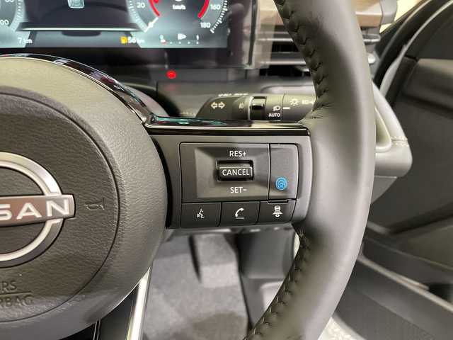 日産 セレナ e－パワー ハイウェイスター V 愛媛県 2025(令7)年 0.1千km プリズムホワイト e-POWER　ハイウエイスターV　ヘッドランプ オートレベライザー+アダプティブLEDヘッドライトシステム+インテリジェント アラウンドビューモニター（移動物 検知機能付）+インテリジェント ルームミラー+アドバンスドドライブアシストディスプレイ（12.3インチカラーディスプレイ）+統合型インターフェースディスプレイ+ワイヤレス充電器+6スピーカー+NissanConnectナビゲーションシステム（地デジ内蔵）+車載通信ユニット（TCU［Telematics Control Unit］）+ETC2.0ユニット（ビルトインタイプ）+ドライブレコーダー（前後セット）+プロパイロット（ナビリンク機能付）+プロパイロット緊急停止支援システム（SOSコール機能付）+SOSコール（488/400円）後席専用モニターHDMI NissanConnectナビ付車用(125/400円)/登録済未使用車　１２．３型ナビ　純正フリップダウンモニター　全周囲カメラ　プロパイロット　インテリジェントルームミラー　ブラインドスポットモニター　両側電動スライドドア　ＥＴＣ　ＬＥＤライト　禁煙