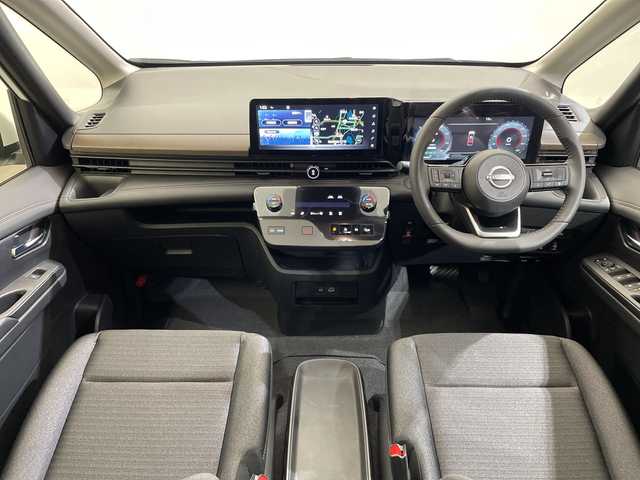 日産 セレナ e－パワー ハイウェイスター V 愛媛県 2025(令7)年 0.1千km プリズムホワイト e-POWER　ハイウエイスターV　ヘッドランプ オートレベライザー+アダプティブLEDヘッドライトシステム+インテリジェント アラウンドビューモニター（移動物 検知機能付）+インテリジェント ルームミラー+アドバンスドドライブアシストディスプレイ（12.3インチカラーディスプレイ）+統合型インターフェースディスプレイ+ワイヤレス充電器+6スピーカー+NissanConnectナビゲーションシステム（地デジ内蔵）+車載通信ユニット（TCU［Telematics Control Unit］）+ETC2.0ユニット（ビルトインタイプ）+ドライブレコーダー（前後セット）+プロパイロット（ナビリンク機能付）+プロパイロット緊急停止支援システム（SOSコール機能付）+SOSコール（488/400円）後席専用モニターHDMI NissanConnectナビ付車用(125/400円)/登録済未使用車　１２．３型ナビ　純正フリップダウンモニター　全周囲カメラ　プロパイロット　インテリジェントルームミラー　ブラインドスポットモニター　両側電動スライドドア　ＥＴＣ　ＬＥＤライト　禁煙