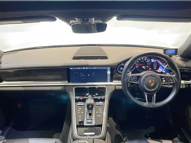 ポルシェ パナメーラ 4S 新潟県 2018(平30)年 3.3万km キャララホワイトメタリック パノラミックサンルーフ/スポーツエグゾーストシステム/・スポーツテールパイプ（シルバー）/ポルシェアクティブサスペンション/エントリードライブ/サラウンドアシスト/レーンキープアシスト/レーンチェンジアシスト/パーキングアシスト/パークディスタンコントロール/LEDマトリックスヘッドライト/ハイビームアシスト/ブラックレザー/シートヒーター（全席）/純正HDDナビ/・Bluetooth/ラジオ/AUX/BOSEサウンドシステム/リアビューカメラ/ドライブレコーダー/ETC2.0/クルーズコントロール/パドルシフト/純正20インチアルミホイール/純正フロアマット