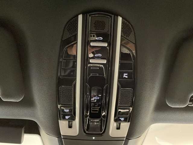ポルシェ パナメーラ 4S 新潟県 2018(平30)年 3.3万km キャララホワイトメタリック パノラミックサンルーフ/スポーツエグゾーストシステム/・スポーツテールパイプ（シルバー）/ポルシェアクティブサスペンション/エントリードライブ/サラウンドアシスト/レーンキープアシスト/レーンチェンジアシスト/パーキングアシスト/パークディスタンコントロール/LEDマトリックスヘッドライト/ハイビームアシスト/ブラックレザー/シートヒーター（全席）/純正HDDナビ/・Bluetooth/ラジオ/AUX/BOSEサウンドシステム/リアビューカメラ/ドライブレコーダー/ETC2.0/クルーズコントロール/パドルシフト/純正20インチアルミホイール/純正フロアマット