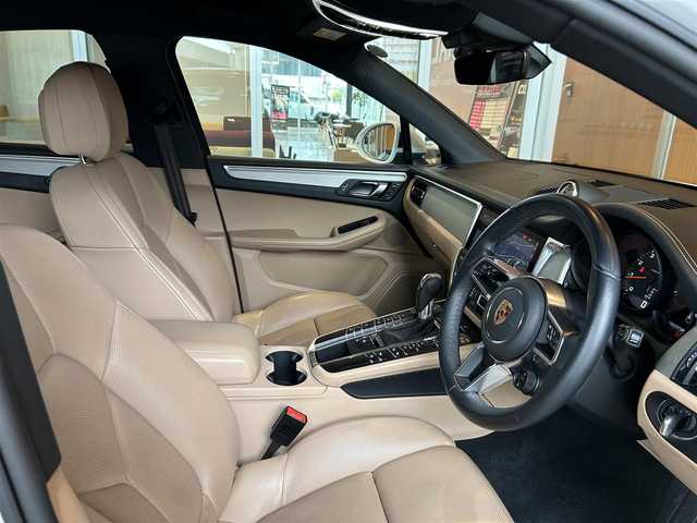 ポルシェ マカン 宮城県 2021(令3)年 6.9万km ピュアホワイト ワンオーナー/スポーツデザインパッケージ/スポーツクロノパッケージ/PASM/アダプティブクルーズコントロール/ブラインドスポットアシスト/レーンキープアシスト/純正ナビゲーションシステム/全方位カメラ/ベージュレザーシート/シートベンチレーション/全席シートヒーター/14WAYパワーシート（メモリ機能付き）/ポルシェエントリーシステム/パワーバックドア/純正20インチAW/センターカラークレスト/PDLS付LEDヘッドライト/オートライト/スポーツテールパイプ（ブラック）/ETC2.0車載器/前後ドライブレコーダー/保証書・取説書・スペアキー