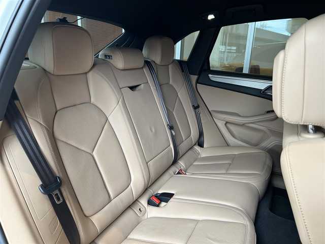 ポルシェ マカン 宮城県 2021(令3)年 6.9万km ピュアホワイト ワンオーナー/スポーツデザインパッケージ/スポーツクロノパッケージ/PASM/アダプティブクルーズコントロール/ブラインドスポットアシスト/レーンキープアシスト/純正ナビゲーションシステム/全方位カメラ/ベージュレザーシート/シートベンチレーション/全席シートヒーター/14WAYパワーシート（メモリ機能付き）/ポルシェエントリーシステム/パワーバックドア/純正20インチAW/センターカラークレスト/PDLS付LEDヘッドライト/オートライト/スポーツテールパイプ（ブラック）/ETC2.0車載器/前後ドライブレコーダー/保証書・取説書・スペアキー