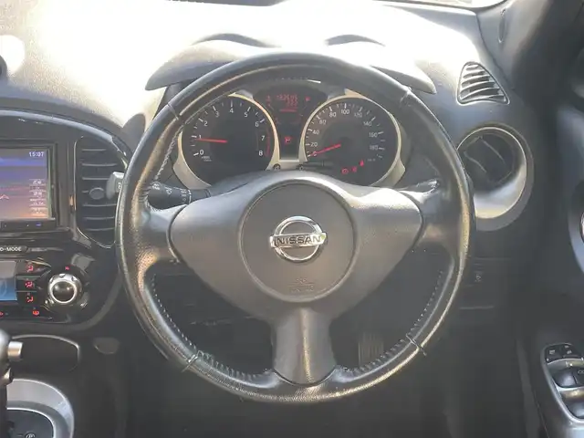 日産 ジューク 15RX アーバンセレクション 兵庫県 2013(平25)年 12.4万km サファイアブラック 社外メモリーナビ/Bluetooth/DVD再生可能/フルセグ/スマートキ-×2/ETC/電動格納ミラー/ハロゲン/純正フロアマット/純正アルミホイール/ドアバイザー/アームレスト社外？/保証書/取扱説明書