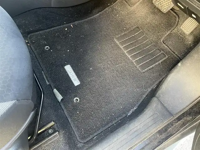 日産 ジューク 15RX アーバンセレクション 兵庫県 2013(平25)年 12.4万km サファイアブラック 社外メモリーナビ/Bluetooth/DVD再生可能/フルセグ/スマートキ-×2/ETC/電動格納ミラー/ハロゲン/純正フロアマット/純正アルミホイール/ドアバイザー/アームレスト社外？/保証書/取扱説明書