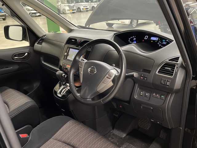 日産 セレナ HWS S HV Vセレ +SeftyⅡ 熊本県 2016(平28)年 7.6万km ダイヤモンドブラック 日産純正ナビ/(Bluetooth/フルセグTV/CD・DVD/ラジオ)/バックカメラ/全周囲カメラ/両側パワースライドドア/コーナーセンサー/ETC/前後ドライブレコーダー/レーンアシスト/横滑り防止機能/クルーズコントロール/純正フロアマット/純正16インチAW/LEDヘッドライト/スマートキー/WAC