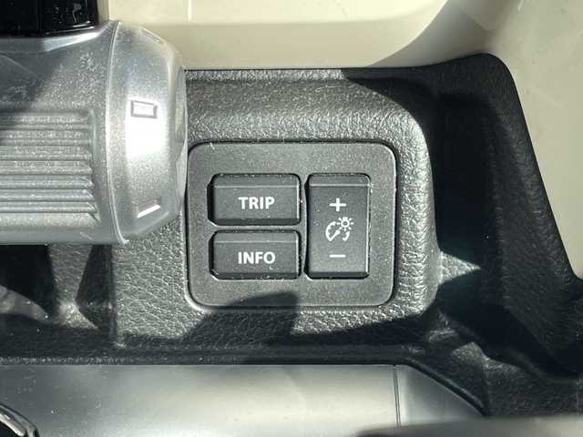 スズキ クロスビー HYBRID MZ 愛知県 2018(平30)年 5.9万km キャラバンアイボリーパールメタリック/ホワイト 2トーンルーフ 純正8型ナビ/全方位カメラ/バックカメラ/レーダークルーズコントロール/コーナーセンサー/ＥＴＣ/純正アルミホイール/シートヒーター/衝突軽減システム/フルセグ/CD DVD/Bluetooth/ステアリングスイッチ/スマートキー/プッシュスタート