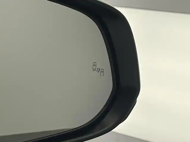 トヨタ ヴォクシー ハイブリッド S－G 愛知県 2023(令5)年 1.8万km ホワイトパールクリスタルシャイン 純正１０．５型ナビ　１４型後席モニター　トヨタチームメイト　禁煙　全方位カメラ　パーキングアシスト　ＢＳＭ　ＤＶＤデッキ　ユニバーサルステップ　電動リアゲート　快適利便Ｍｉｄ　衝突軽減　追従クルコンAC100V電源　クラッツイオシートカバー　LEDオートライト　オートハイビーム　アドバンスドパーク　コーナーセンサー