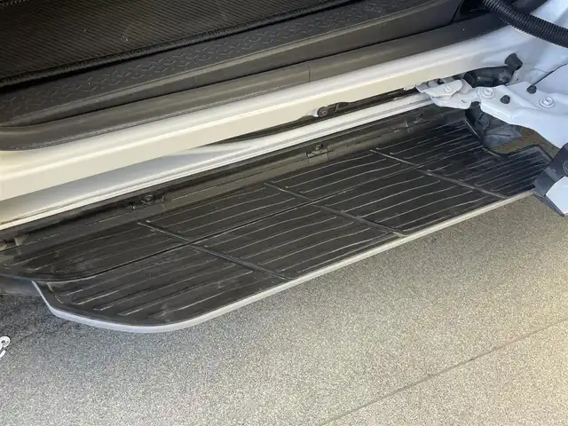 トヨタ ヴォクシー ハイブリッド S－G 愛知県 2023(令5)年 1.8万km ホワイトパールクリスタルシャイン 純正１０．５型ナビ　１４型後席モニター　トヨタチームメイト　禁煙　全方位カメラ　パーキングアシスト　ＢＳＭ　ＤＶＤデッキ　ユニバーサルステップ　電動リアゲート　快適利便Ｍｉｄ　衝突軽減　追従クルコンAC100V電源　クラッツイオシートカバー　LEDオートライト　オートハイビーム　アドバンスドパーク　コーナーセンサー