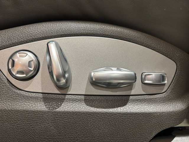 ポルシェ マカン 道央・札幌 2019(令1)年 3.7万km キャララホワイトメタリック ワンオーナー/パノラマルーフシステム/BOSEサラウンド/本革シート/シートヒーター/前席メモリー付きパワーシート/純正メモリナビ/360°カメラ/ACC/ブラインドスポットアシスト/レーンキープアシスト/OP19インチAW