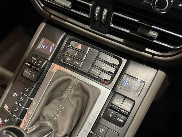 ポルシェ マカン 道央・札幌 2019(令1)年 3.7万km キャララホワイトメタリック ワンオーナー/パノラマルーフシステム/BOSEサラウンド/本革シート/シートヒーター/前席メモリー付きパワーシート/純正メモリナビ/360°カメラ/ACC/ブラインドスポットアシスト/レーンキープアシスト/OP19インチAW