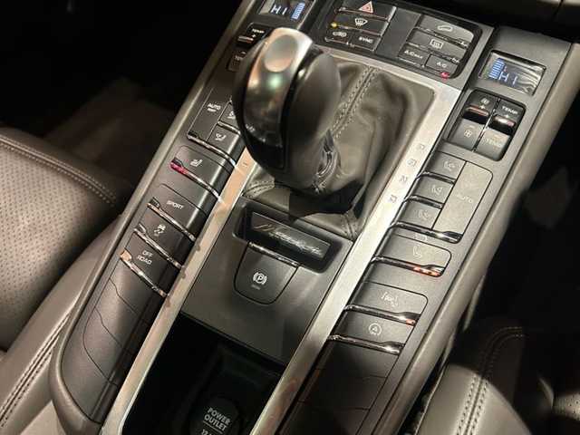 ポルシェ マカン 道央・札幌 2019(令1)年 3.7万km キャララホワイトメタリック ワンオーナー/パノラマルーフシステム/BOSEサラウンド/本革シート/シートヒーター/前席メモリー付きパワーシート/純正メモリナビ/360°カメラ/ACC/ブラインドスポットアシスト/レーンキープアシスト/OP19インチAW