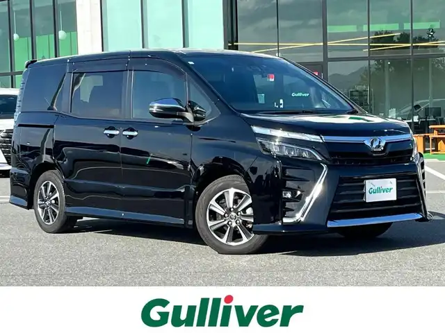 トヨタ ヴォクシー ZS 煌 奈良県 2018(平30)年 2.7万km ブラック 純正9インチナ/ビ（NSZT-Y68T）/（フルセグ/BT/CD/DVD)/純正12インチフリップダウンモニター（V12T-R68C）/クルーズコントロール/バックカメラ/プリクラッシュセーフティ/レーンキープアシスト/両側パワースライドドア/後席サンシェード/レザー調シートカバー/前方ドライブレコーダー/ETC/純正16インチAW