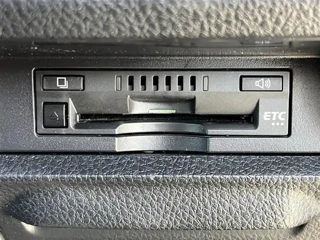 トヨタ ヴォクシー ZS 煌 奈良県 2018(平30)年 2.7万km ブラック 純正9インチナ/ビ（NSZT-Y68T）/（フルセグ/BT/CD/DVD)/純正12インチフリップダウンモニター（V12T-R68C）/クルーズコントロール/バックカメラ/プリクラッシュセーフティ/レーンキープアシスト/両側パワースライドドア/後席サンシェード/レザー調シートカバー/前方ドライブレコーダー/ETC/純正16インチAW